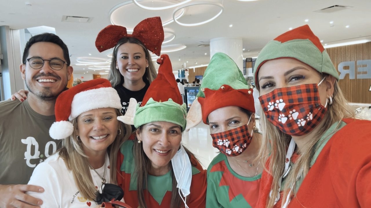 Santa Paws at Nicklaus Children’s Hospital | Ale Ramos Therapy Animals