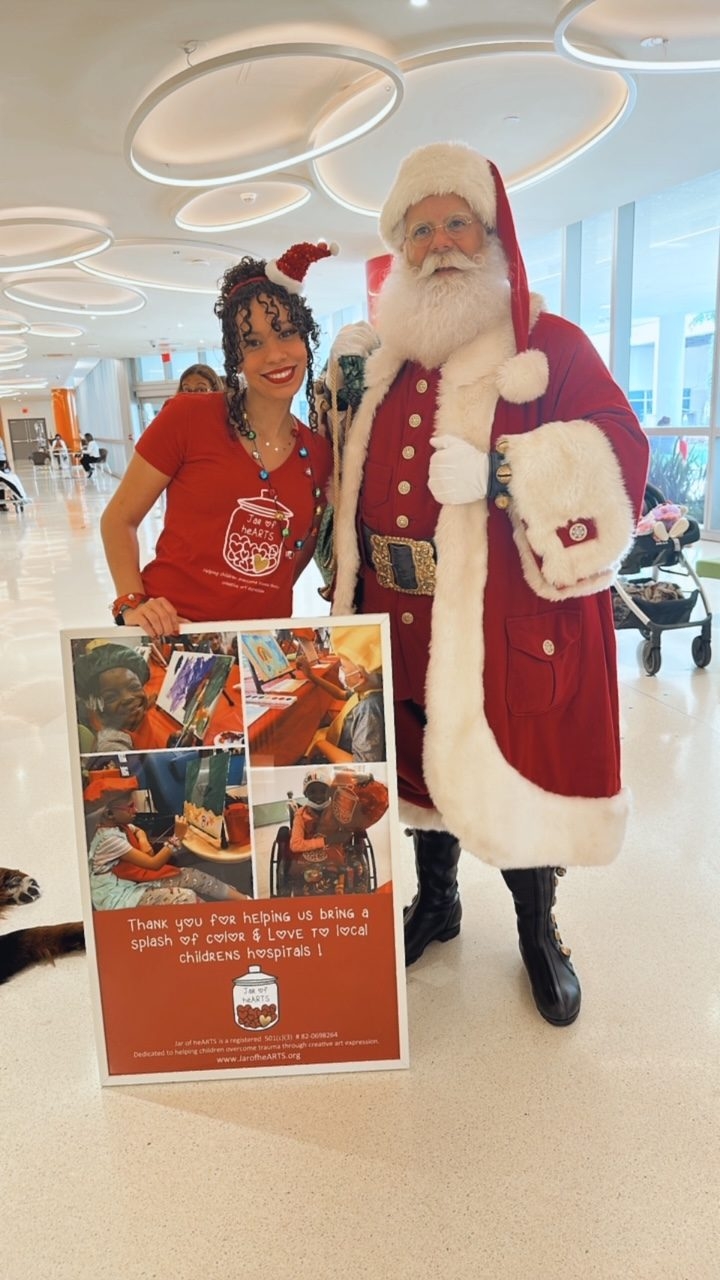 Santa Paws at Nicklaus Children’s Hospital | Ale Ramos Therapy Animals