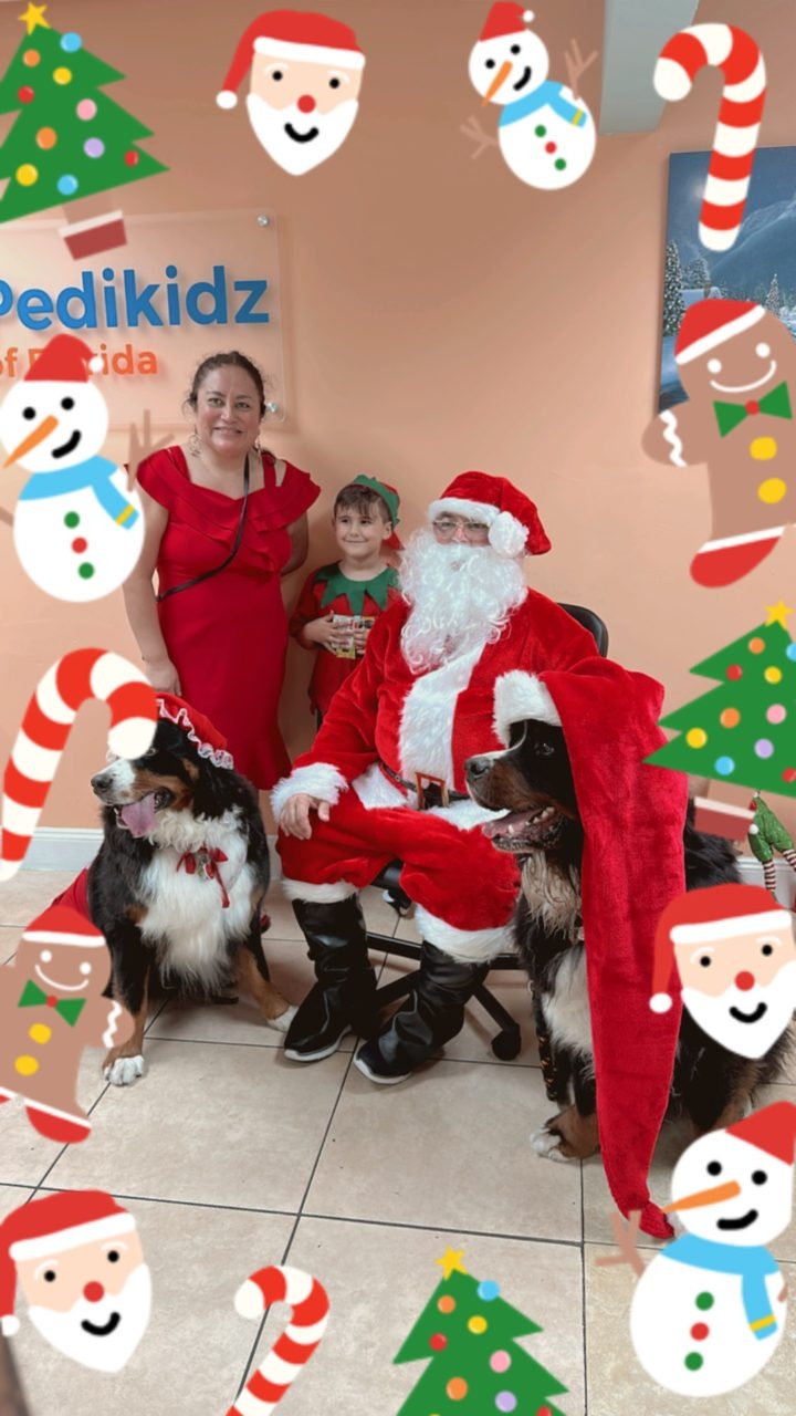 Santa Paws at Pedikidz | Ale Ramos Therapy Animals