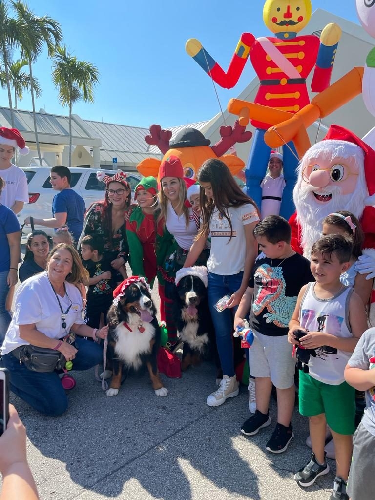 Santa Paws at Pedikidz | Ale Ramos Therapy Animals