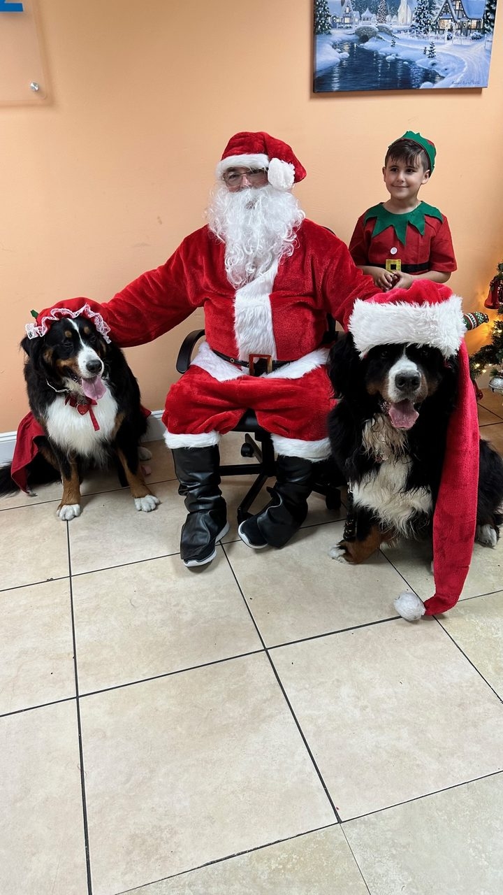 Santa Paws at Pedikidz | Ale Ramos Therapy Animals