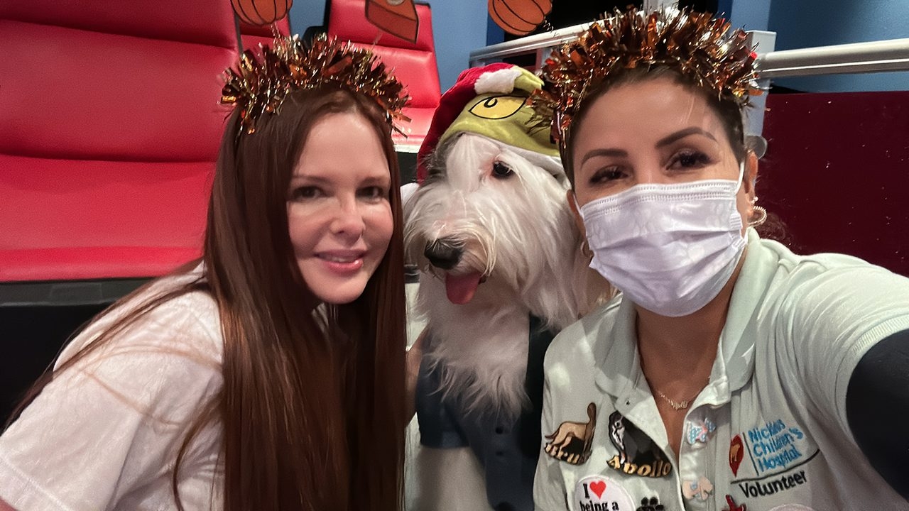 Thanksgiving at Nicklaus Children’s Hospital with Thor | Ale Ramos Therapy Animals