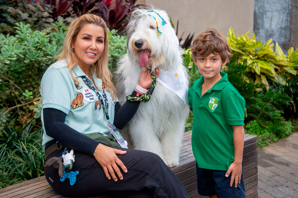Thor at Nicklaus Children's Hospital Celebration 2023 | Ale Ramos Therapy Animals