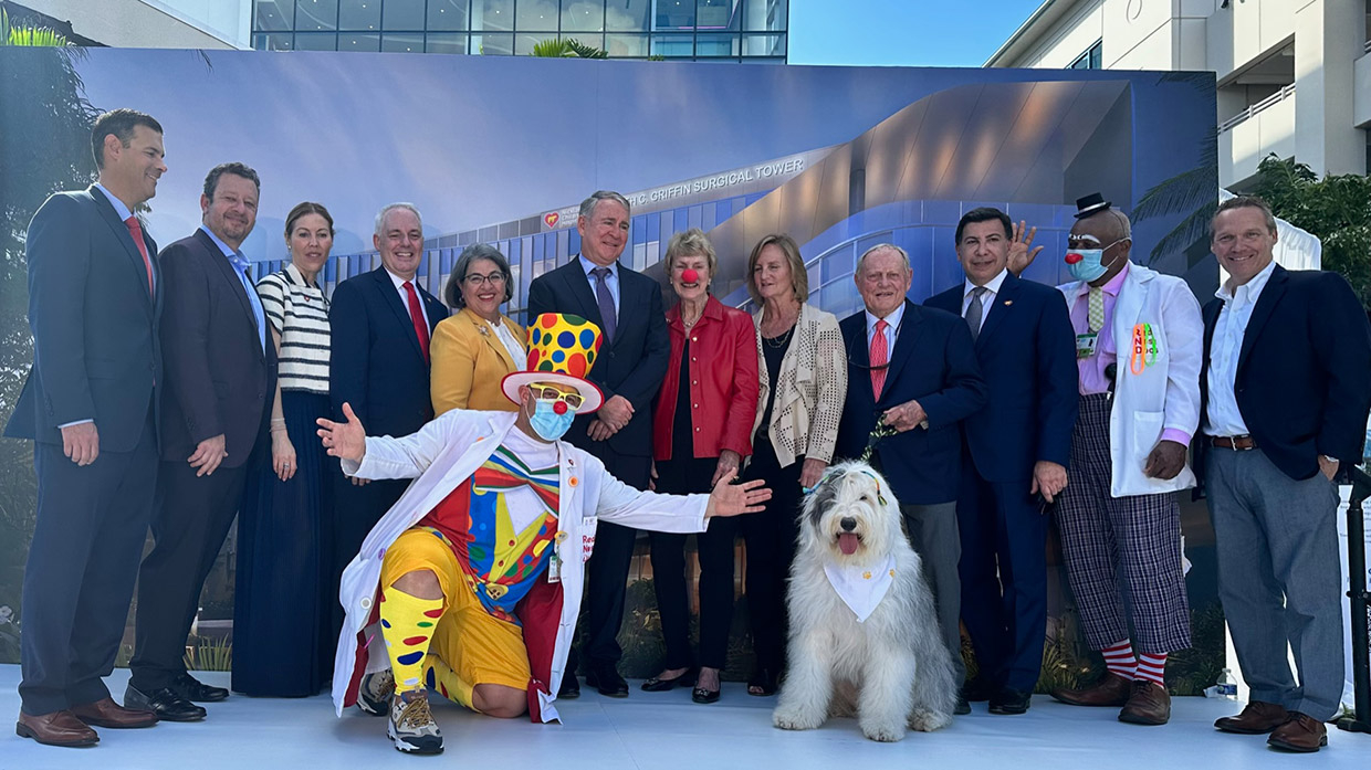 Thor at Nicklaus Children's Hospital Celebration 2023 | Ale Ramos Therapy Animals